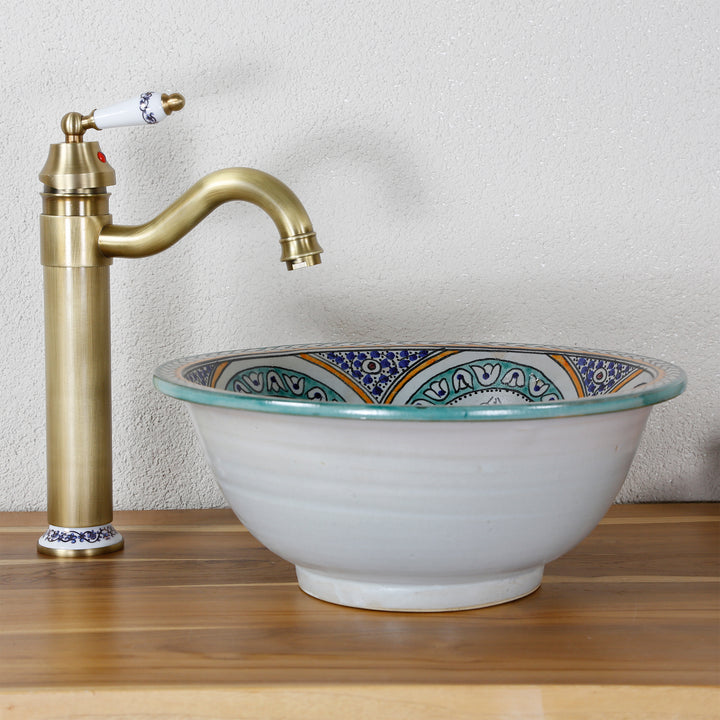 Ceramic sink for the bathroom