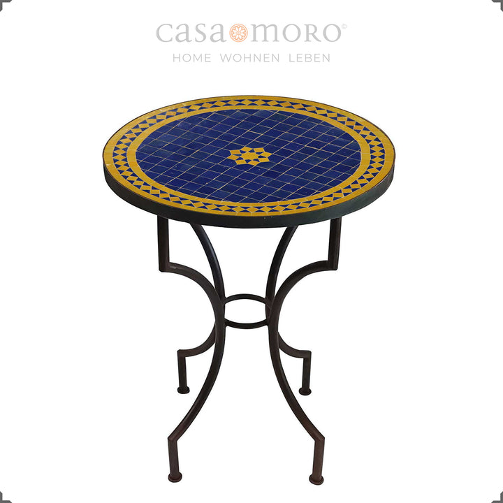 Table en mosaïque comme table à manger pour deux avec un motif zellige en forme d'étoile bleu et jaune