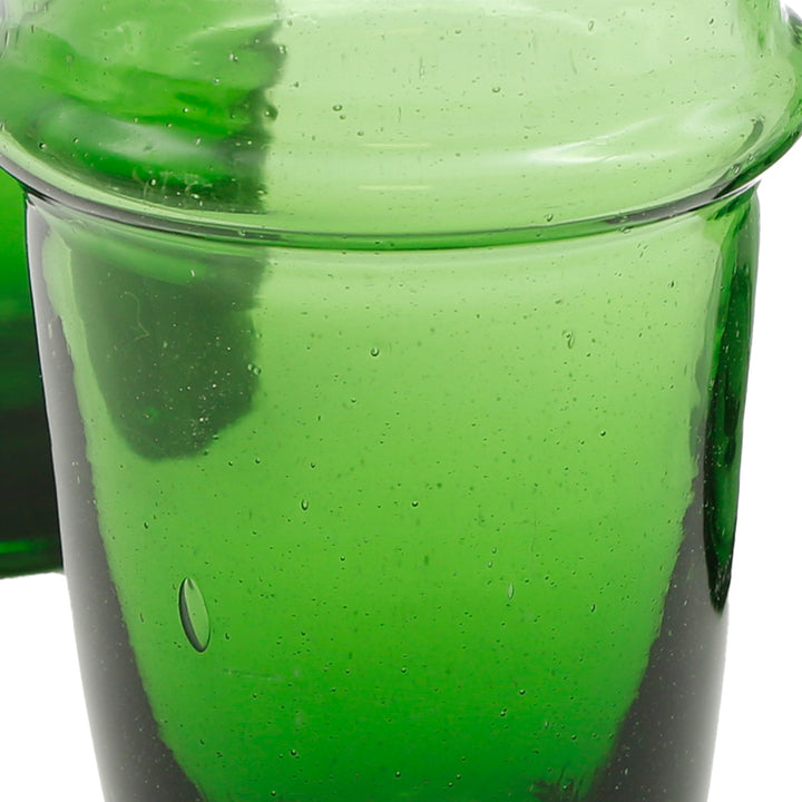 Verres à cocktail élégants avec une structure aérée - en vert vif