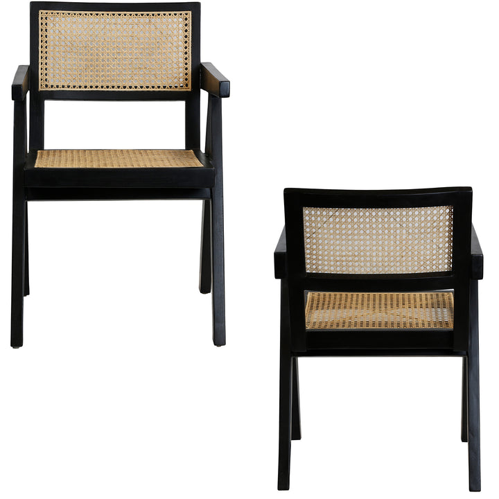 Vue avant et arrière d'un fauteuil viennois noir en osier en teck massif et rotin