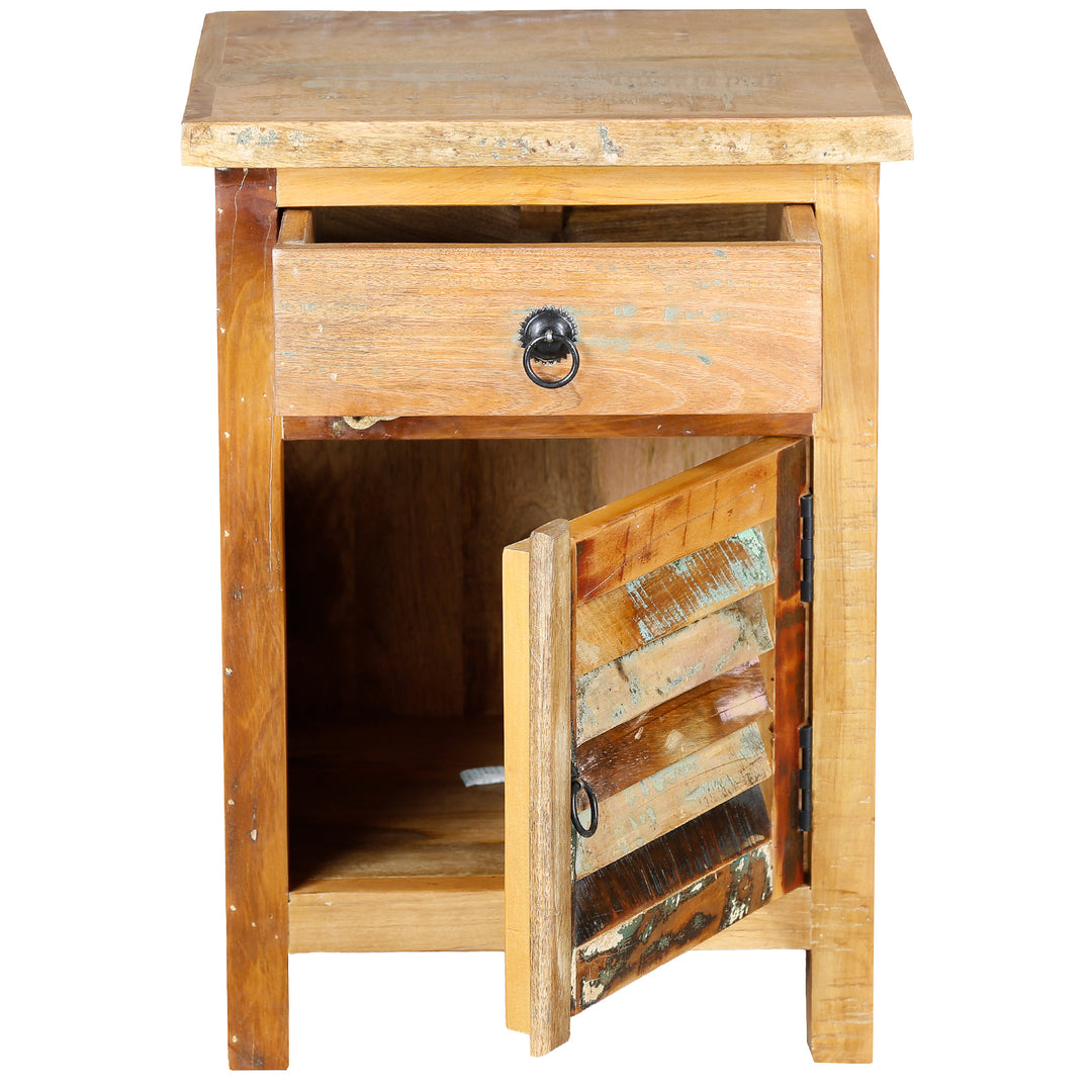 Commode en bois de récupération massif avec porte ouverte et tiroir, intérieur visible, façade en bois et poignées anneaux en métal