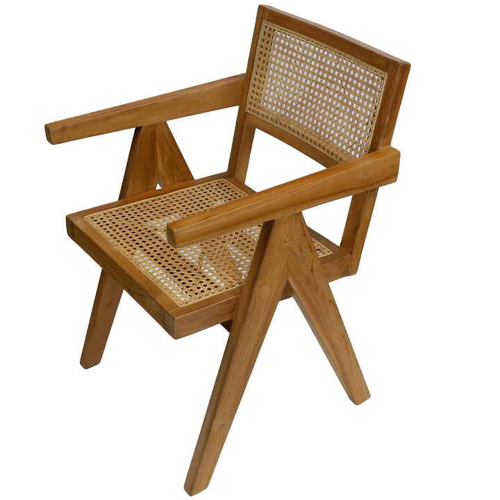 Fauteuil en teck massif au tissage viennois, structure fine en rotin de couleur naturelle
